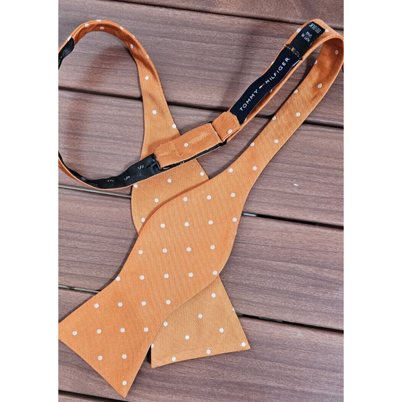 New TOMMY HILFIGER Orange Polka‎ Dot Silk Bow Tie Tennessee Clemson Texas Miami - Picture 1 of 1